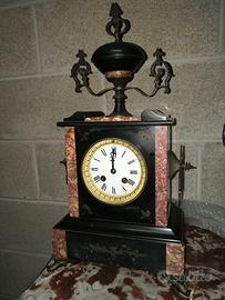 Trittico orologio da tavolo e due candelieri