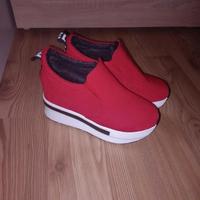 scarpe rosse sportive ed eleganti