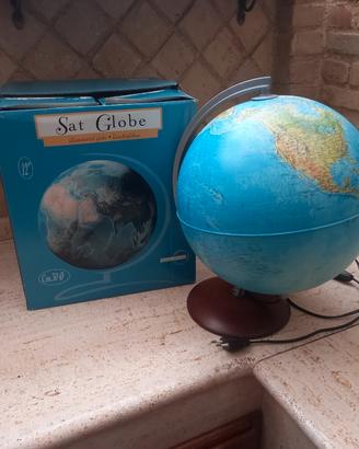 Mappamondo geografico illuminato