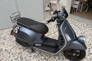 vespa 6 giorni GTS 300 HPE