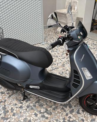 vespa 6 giorni GTS 300 HPE