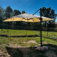 Ombrellone con pannello fotovoltaico