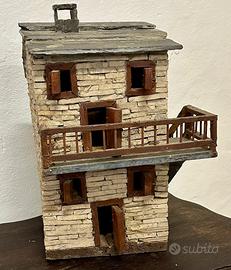 casetta ligure in pietra con scala x decorazione