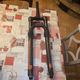 Forcella Rockshox 130 mm per ruote 29