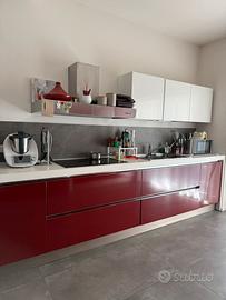 Cucina euromobil bordeaux e bianca