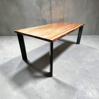 Tavolo in legno massello