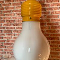 lampadario a forma di lampadina anni 80