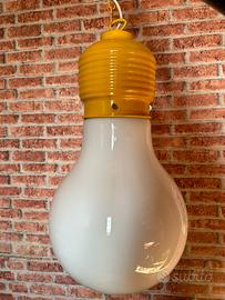 lampadario a forma di lampadina anni 80