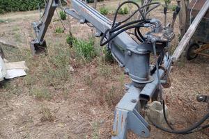 Retro escavatore per trattore