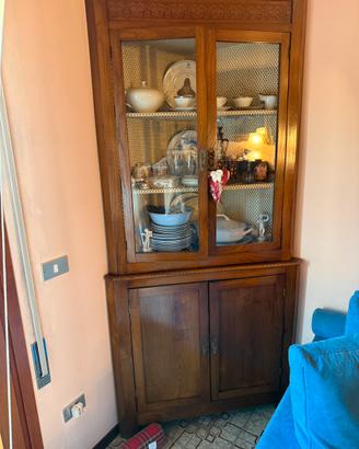 Angoliera in legno con vetrina