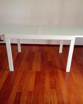 Tavolo in vetro temperato allungabile a cm 246.