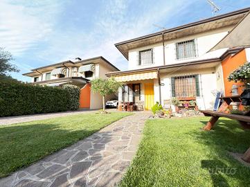 VILLA A SCHIERA D'ANGOLO A CASTEL GOFFREDO