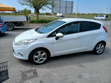 Ford Fiesta 1.4 per Neo patentati EURO 5