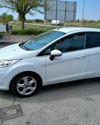 Ford Fiesta 1.4 per Neo patentati EURO 5