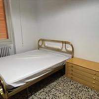 Camera singlola disponibile per un ragazza