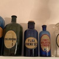Bottiglie antiche da farmacia