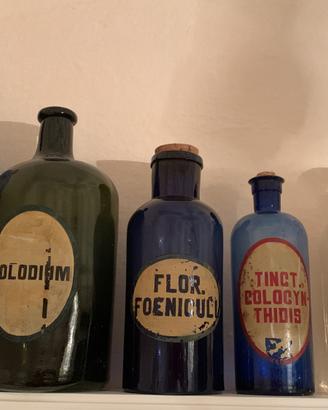 Bottiglie antiche da farmacia