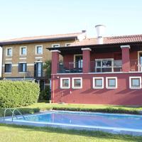 Prestigiosa villa immersa nel verde