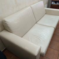 Divano in pelle tre posti + isola color avorio 