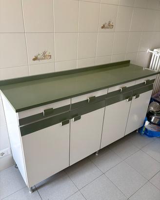 Credenza e pensili cucina (molto capienti)