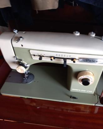 Macchina da cucire con mobiletto