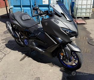 Yamaha t-max 560 abs my25 icon black