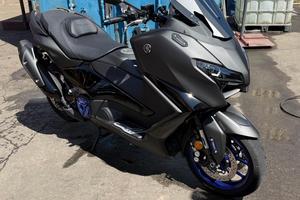 Yamaha t-max 560 abs my25 icon black