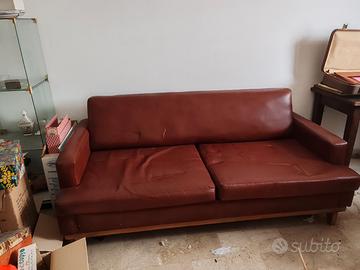 divano letto ecopelle marrone 