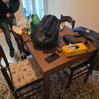 Mobile soggiorno più tavolo e sedie 