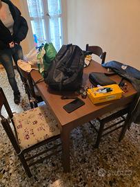 Mobile soggiorno più tavolo e sedie 