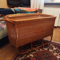 Culla vintage con ruote 