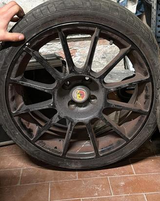 Due Cerchi e gomme