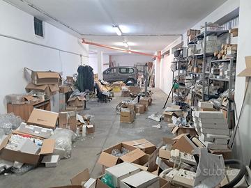 Locale seminterrato 200 mq uso Deposito