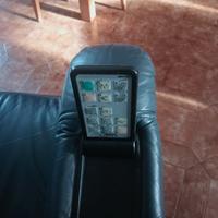 poltrona in vera pelle con vari tipi di massaggi