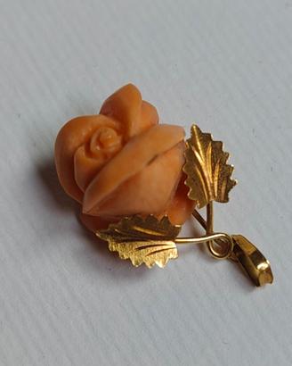 Ciondolo rosa in corallo montatura oro 750