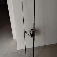 Tre canne carpfishing con mulinelli e sacca