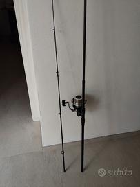 Tre canne carpfishing con mulinelli e sacca