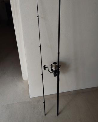 Tre canne carpfishing con mulinelli e sacca