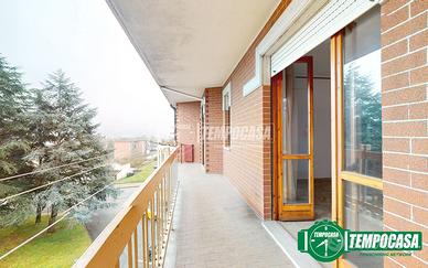 AMPIO APPARTAMENTO CON DOPPI SERVIZI!