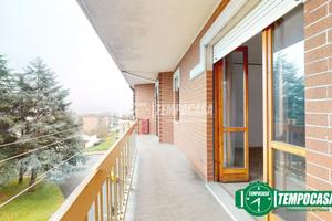 AMPIO APPARTAMENTO CON DOPPI SERVIZI!