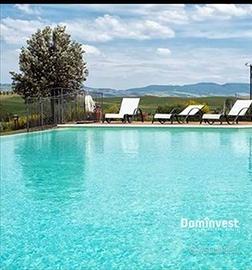 Rustico / Casale di 360 m² con più di 5 locali a C