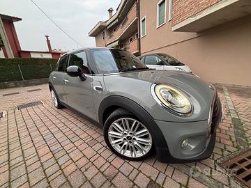 Mini Cooper D 1,5 diesel 5 porte modello HYPE