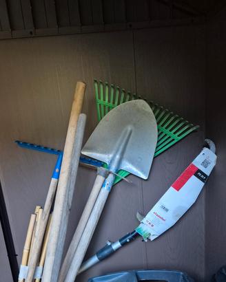 attrezzi vari per giardino/orto