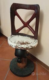 Seggiolina etnica scolpita in legno molto bella