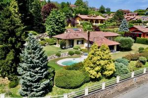 Villa di 304 m² con più di 5 locali e box auto dop