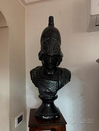 Busto di minerva/atena con elmo e corazza
