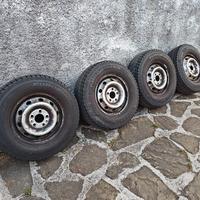 Cerchi con gomme invernali per camper e fu