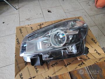 faro anteriore Nissan Qashqai J10 anno 2009