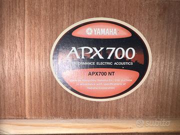 chitarra YAMAHA APX 700 NT