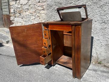 Mobiletto macchina da cucire antico